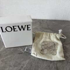 極美品】ロエベ LOEWEアナグラム ブローチ 箱付き - メルカリ