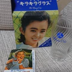 秋吉久美子 グラスのサムネイル