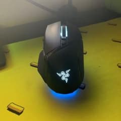 Razerバシリスクアルティメット 箱、マウスドック付きのサムネイル