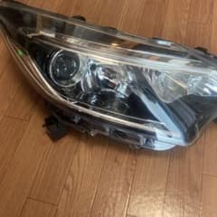 日産ノートe12ヘッドライト右のサムネイル
