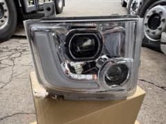 いすゞ ギガ 中古 LEDヘッドライトAssy 右側 - メルカリ