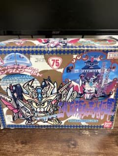 未組立　元祖SDガンダム　75 三代目頑駄無大将軍　箱ボッコボコですのサムネイル