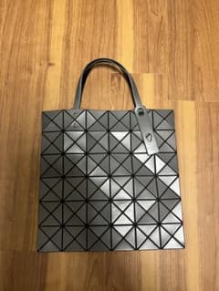 BAO BAO ISSEY MIYAKE グレー ハンドバッグ34×34 BAO BAO ISSEY MIYAKE グレー ハンドバッグ34×34 - メルカリ
