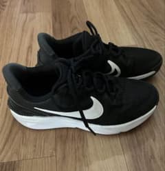 NIKE スニーカー　24センチ　ブラックのサムネイル