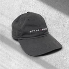 TOMMY HILFIGER キャップ レザーベルト 黒 ロゴ刺繍のサムネイル