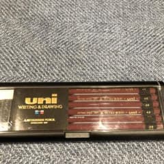 uni  4B 鉛筆のサムネイル