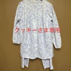 クッキーさま専用　花柄長袖パジャマ２枚セットのサムネイル