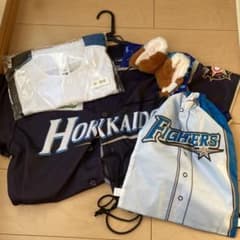 ファイターズ応援グッズセット　ユニフォーム　キャップ　きつね耳のサムネイル