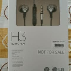 真っ黒様専用　3月3日まで取り置き　au isai イヤホンのサムネイル