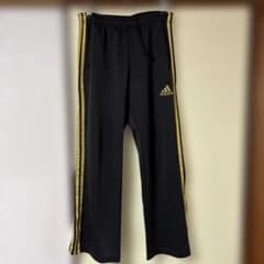 adidas 黒金 サイドストライプ ジャージパンツのサムネイル