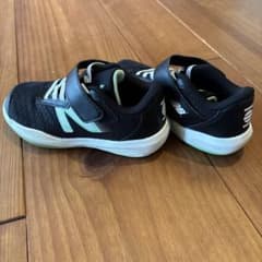 テニスシューズ　New Balance ブラック/グリーン スニーカーのサムネイル