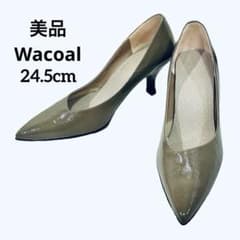 Excellent condition Wacoal enamel pumps, greige.