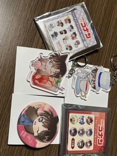 名探偵コナン 毛利蘭 怪盗キッド アクリルキーホルダー 缶バッジのサムネイル