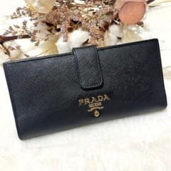 美品✨️ PRADA サフィアーノ 二つ折財布 ロゴ金具 小銭入れ ブラック