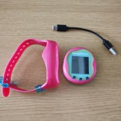 Tamagotchi Uni ピンク 本体 + リストバンドのサムネイル