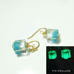 海蛍のキューブピアス　ブルーのサムネイル
