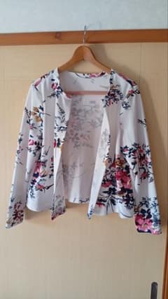 花柄 ショート丈 長袖 ボレロ ジャケットのサムネイル