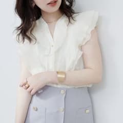 natural couture ラッフルフリルキーネックブラウス アイボリーのサムネイル