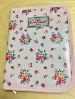 Cath Kidston キャスキッドソン 母子手帳ケース 未使用 マルチケースのサムネイル