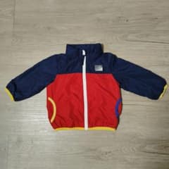 ウインドブレーカー　フード出し入れ可