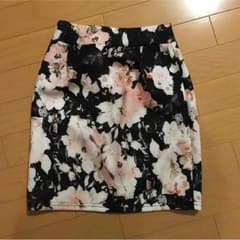 花柄 タイトスカートのサムネイル