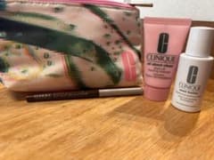 CLINIQUE ポーチとスキンケアセットのサムネイル