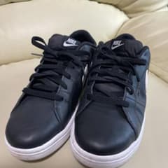 NIKEスニーカーのサムネイル