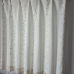 3枚セット　100×133花刺繍ドレープカーテン タッセル付き　ホワイトクリームのサムネイル