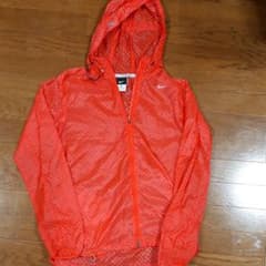 【最終価格‼️1100円→700円】☆目立つこと間違いなし☆ランニングパーカーのサムネイル