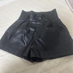 レザー ショートパンツ 黒のサムネイル