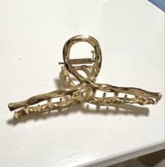 ゴールドメタル ヘアクリップ ツイストデザイン