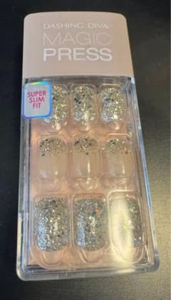 新品未使用品　DASHING DIVA MAGIC PRESS ネイルチップのサムネイル