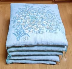 【美品】夏用 客用座布団 5枚セット 銘仙判 ちぢみ生地 菊・蝶柄 涼しげブルー 美品】夏用 客用座布団 5枚セット 銘仙判 ちぢみ生地 菊・蝶柄 涼しげ