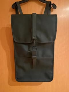 【美品】RAINS レインズ 通常サイズ ブラック バックパック 防水 北欧のサムネイル