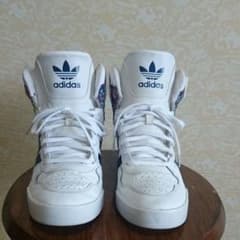adidas アディダスのサムネイル