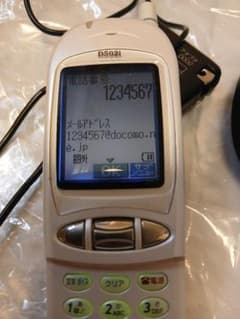 【動作品】docomo D502i 本体＋卓上ホルダ＋ACアダプタ付　レア 動作品】docomo D502i 本体＋卓上ホルダ＋ACアダプタ付 レア - メルカリ
