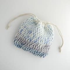 【ハンドメイド】アフガン編み ミニ巾着ポーチ（ブルー）　　K004-4のサムネイル