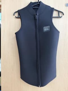 【美品】QUIKSILVER ウェットスーツ ベスト MLサイズ QUIKSILVER ウェットスーツ ベスト MLサイズ - メルカリ