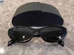 美品付属品あり】PRADA サングラス SPR 26Z-F ブラック - メルカリ