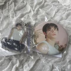 TXT ヨンジュンキーホルダー＆缶バッジ セット - メルカリ