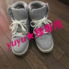 ハイカットスニーカーのサムネイル