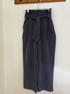 〈美品〉BAYFLOWブルーグレーテーパードパンツのサムネイル