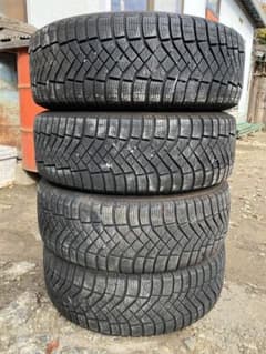 ☆2017年製PIRELLIICEZERO 215/60R17スタッドレス送料込のサムネイル