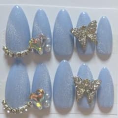 青マグネット♡蝶々ビジューネイルのサムネイル