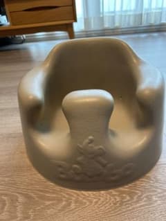 【ほぼ未使用】　子ども用チェア(Bumbo)のサムネイル