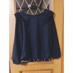 エミリ様専用 ／ 肩フリル トップスのサムネイル
