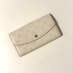 大幅値下げ‼️【2回のみ使用】長財布 白 マヒナ LOUIS VUITTON - メルカリ