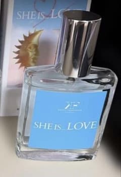 ♡りす♡様専用　XF SHE IS... LOVE 香水のサムネイル
