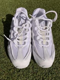 Nike Air Max ホワイトスニーカーのサムネイル