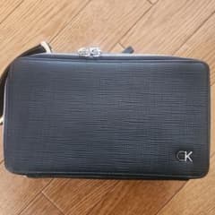 《美品》CALVIN KLEIN牛革 クラッチバッグ 　ブラックセカンドバッグのサムネイル